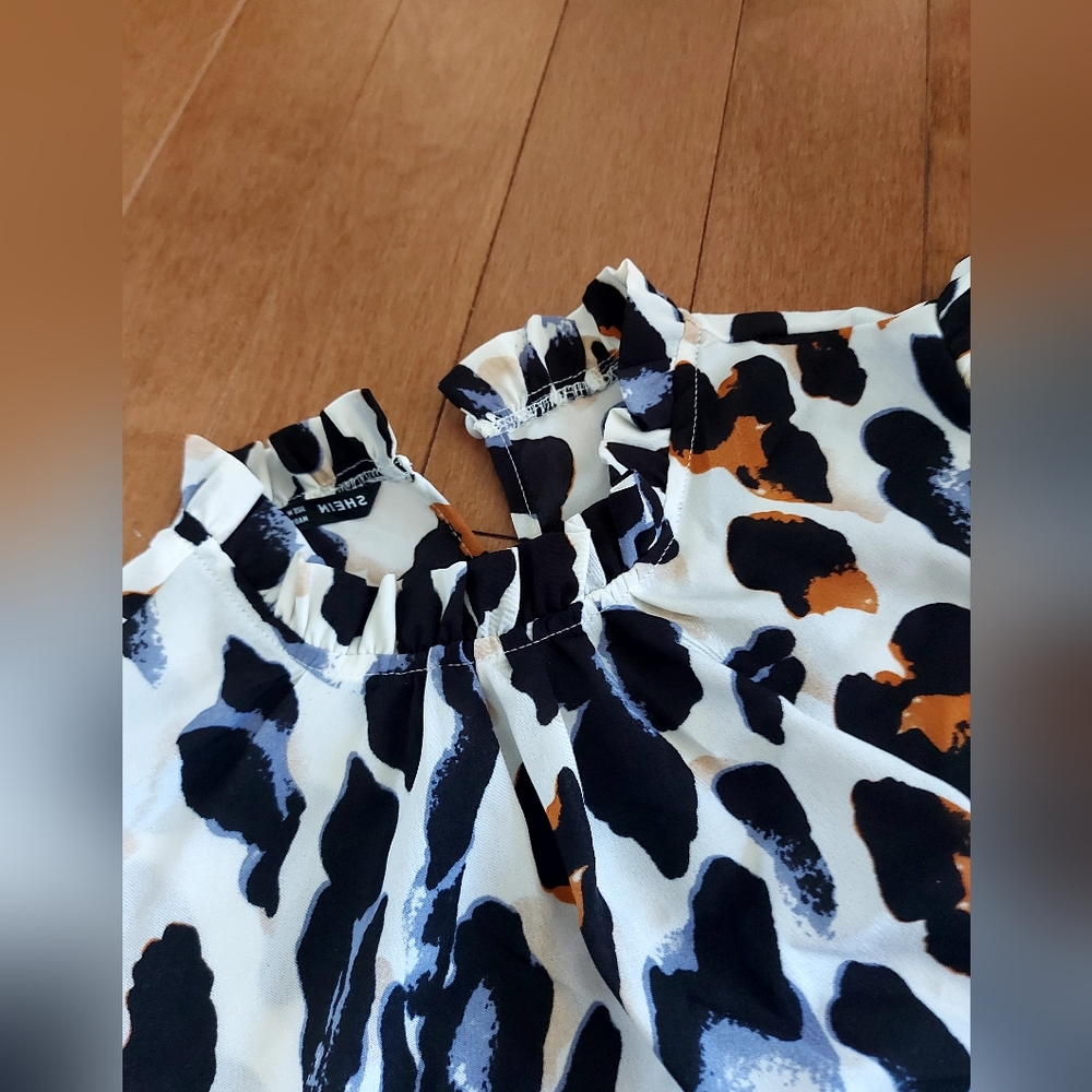 Print Blouse with Ruffle Neck - Picture 2 of 2